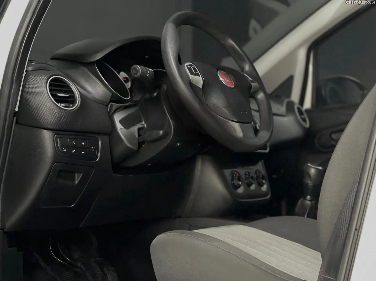 Fiat Punto 1.3 M-Jet Easy S&S — photo 2
