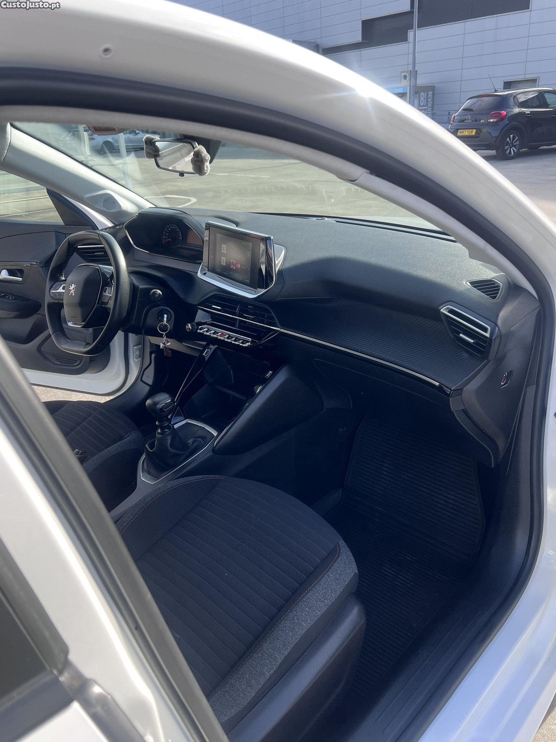 Peugeot 208 1.5 HDi — fotografia 5