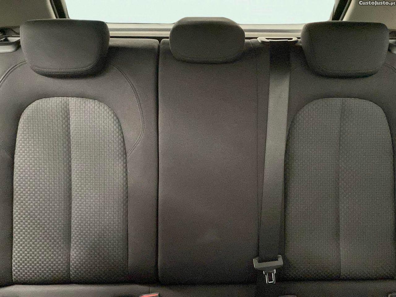 BMW 116 d Advantage — fotografia 2