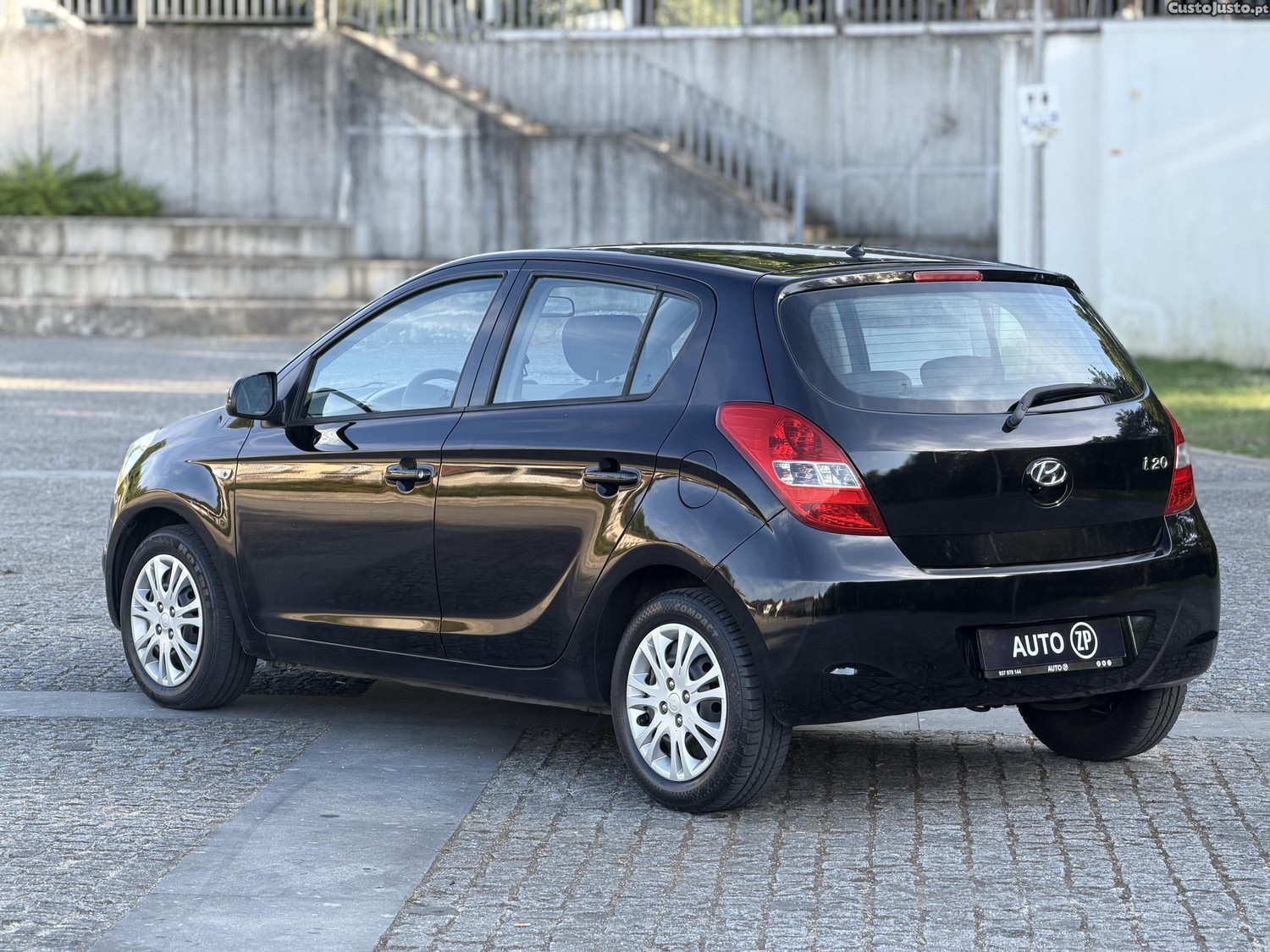 Hyundai i20 1.2 gasolina — fotografia 9