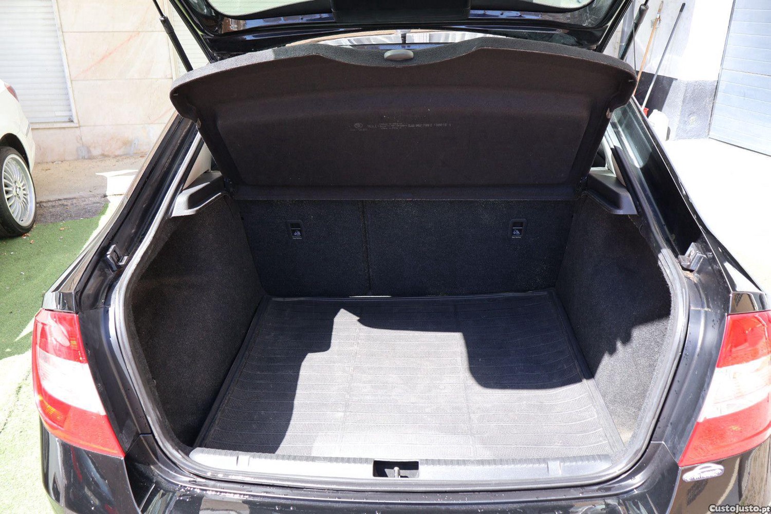 Skoda Rapid 1.6 Tdi — fotografia 4