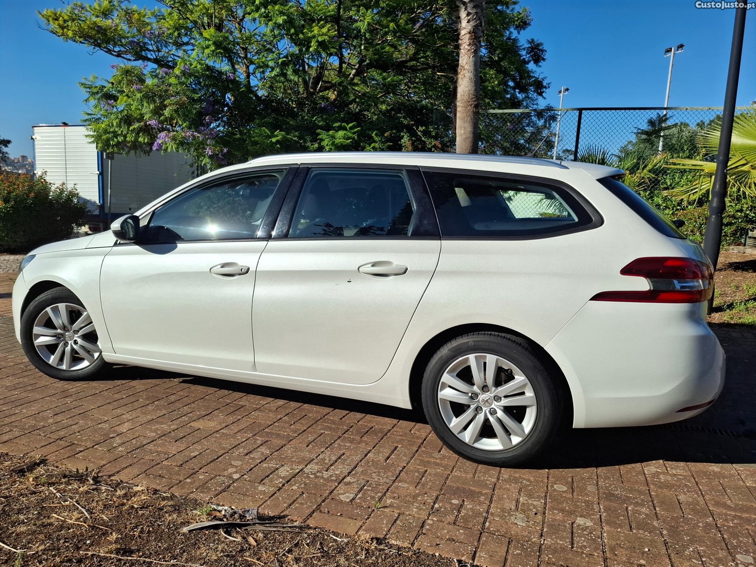 Peugeot e-308 SW 1.6 BlueHDi — fotografia 6