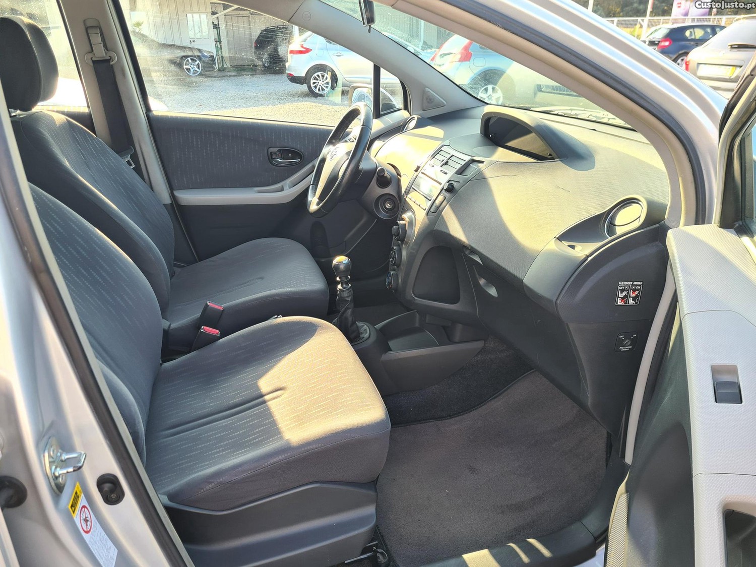 Toyota Yaris 1.33 VVT-i 101cv — fotografia 3
