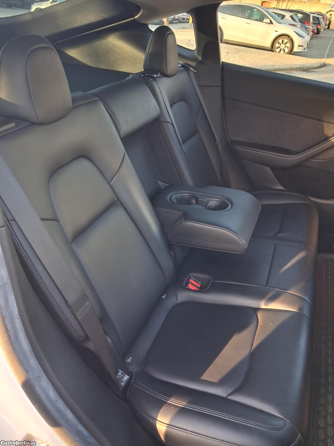 Tesla Model Y RWD — fotografia 7