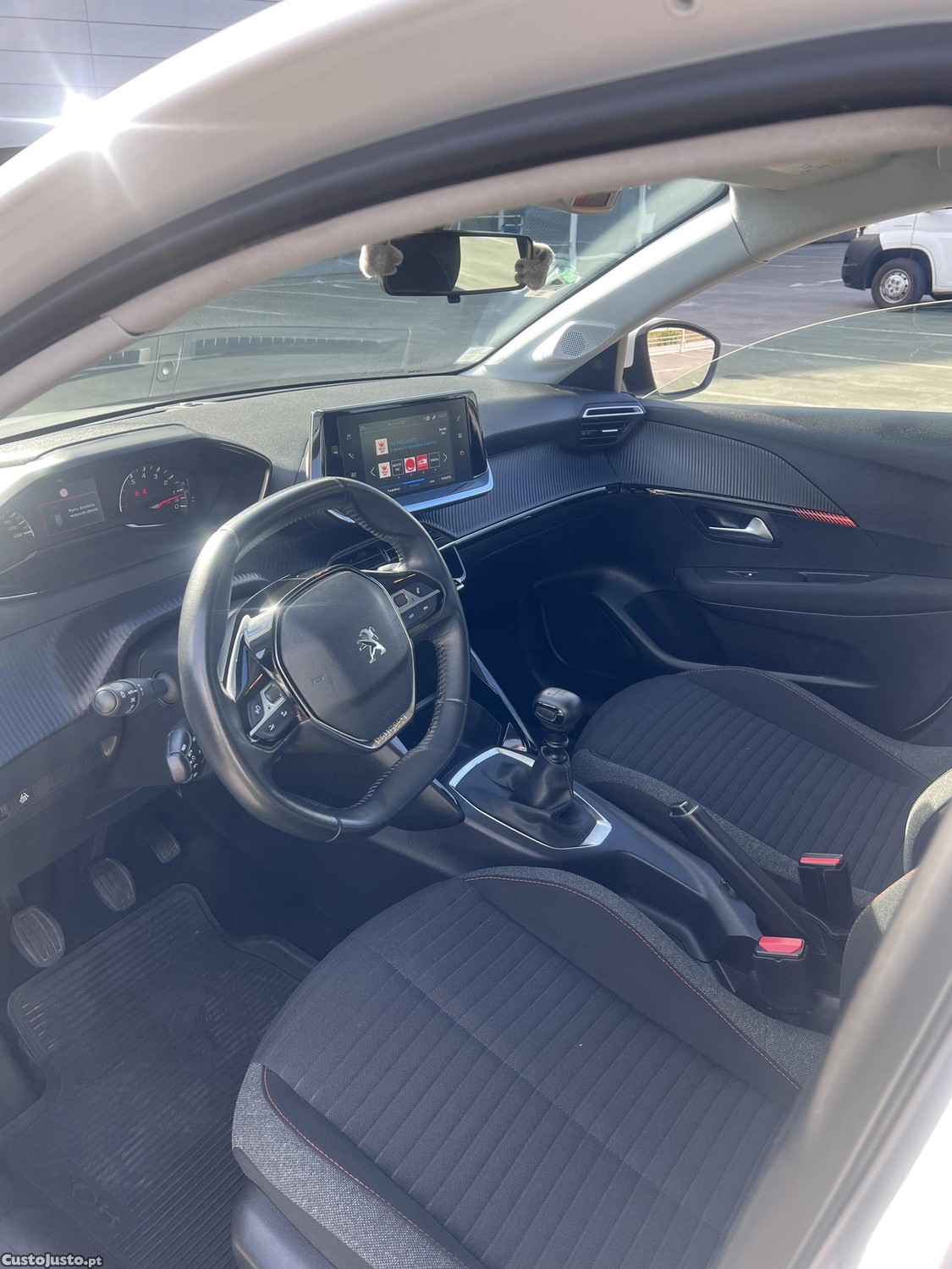 Peugeot 208 1.5 HDi — fotografia 6