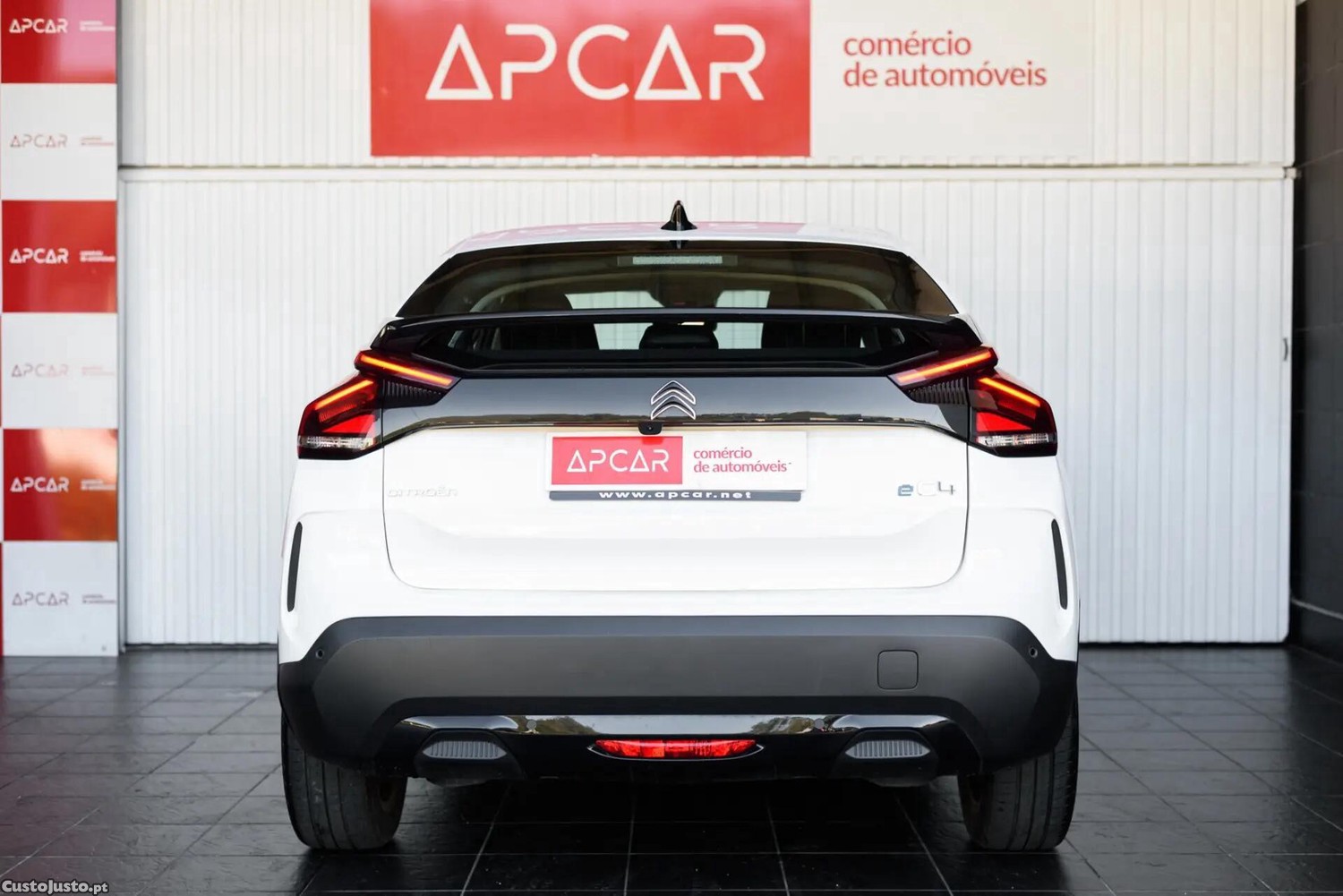 Citroën e-C4 50 kWh Autonomia Conforto Plus - 24 — photo 4