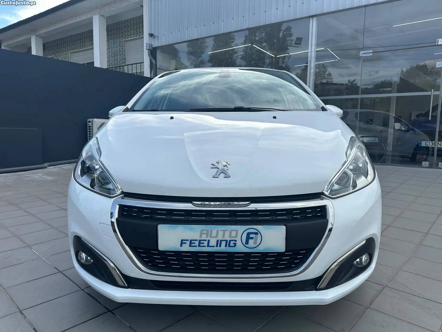 Peugeot 208 1.5 BlueHDi Signature - 19 — photo 2