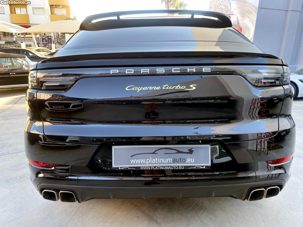 Porsche Cayenne Turbo  S  E-Hybrid Coupé - 21 — photo 4