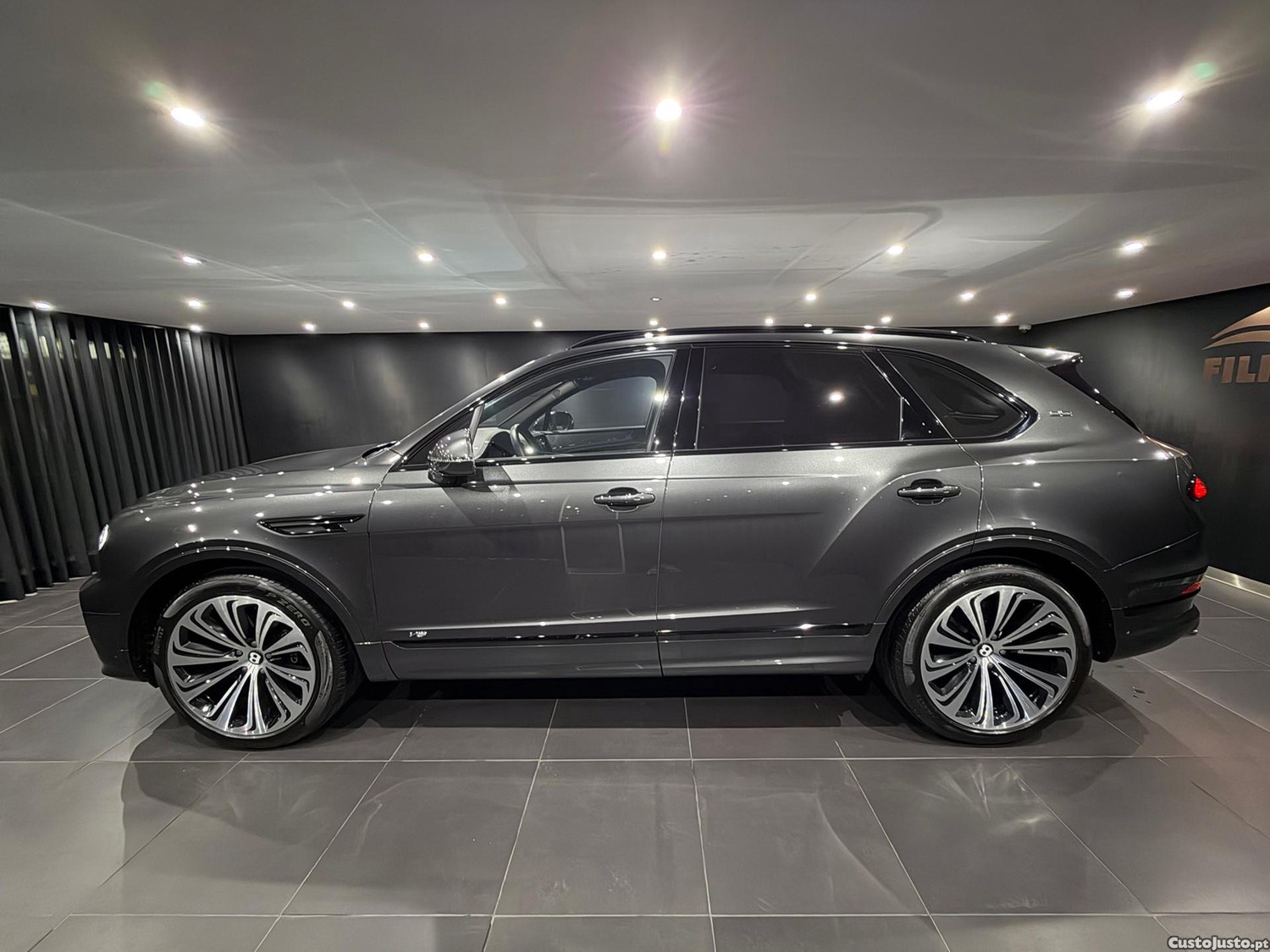 Bentley Bentayga V8 S Black Edition - 22 — photo 4