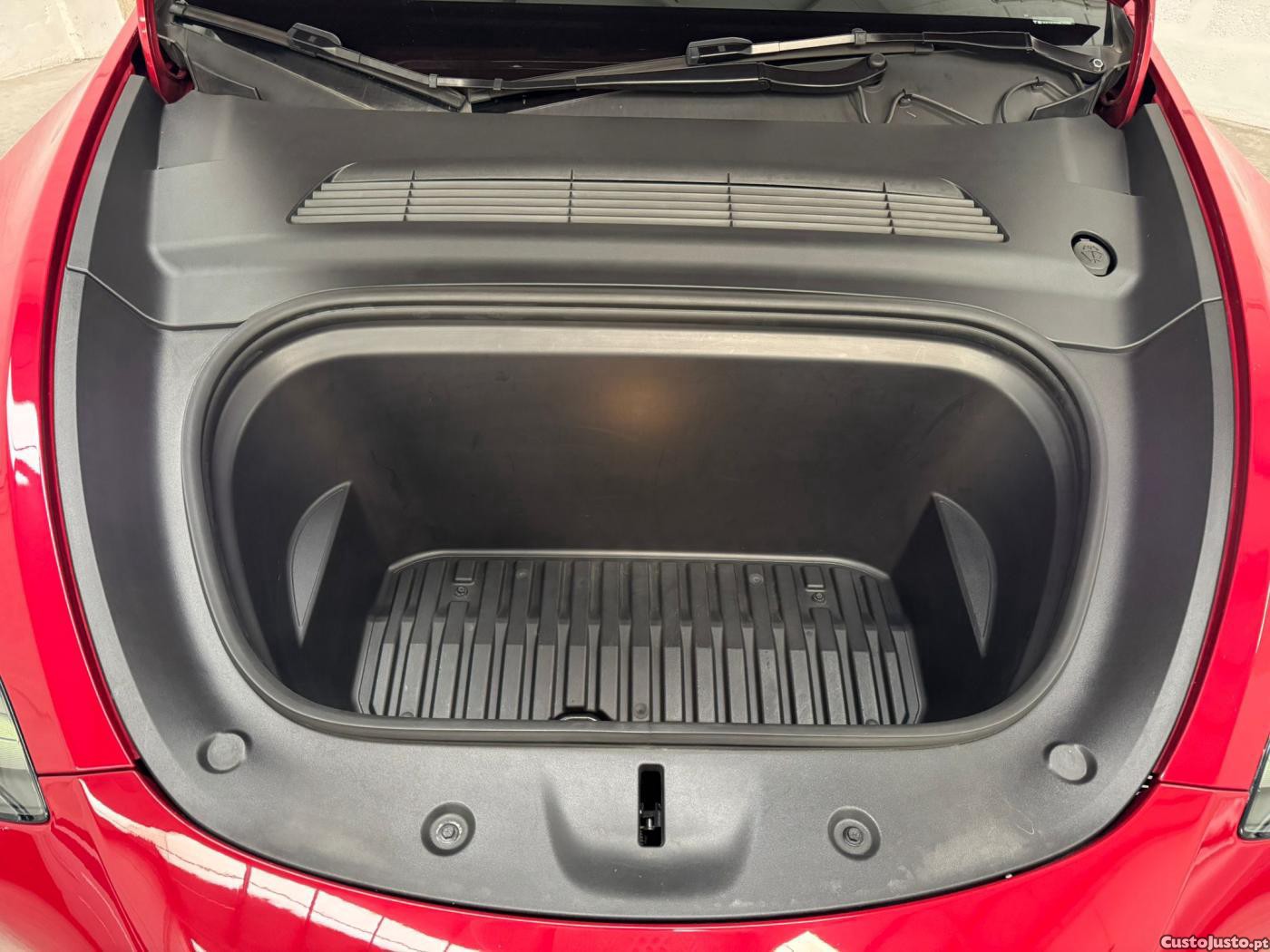 Tesla Model Y Long Range Tração — fotografia 12