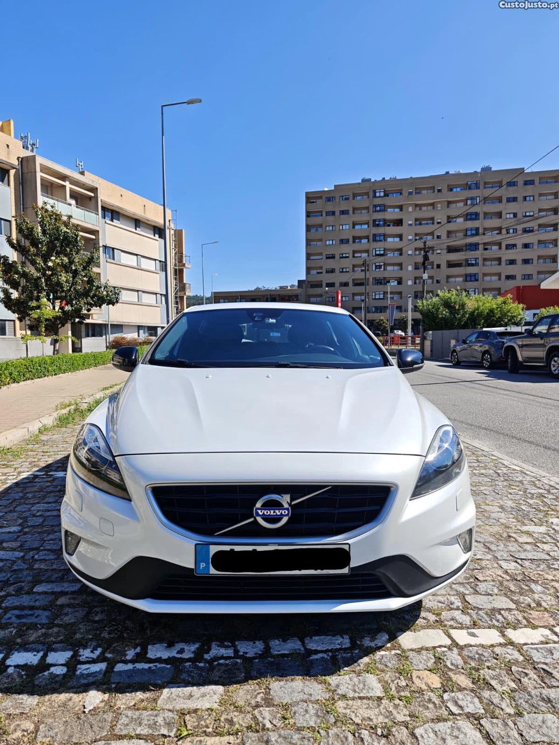 Volvo V40 D2 2.0 R-Design — photo 3