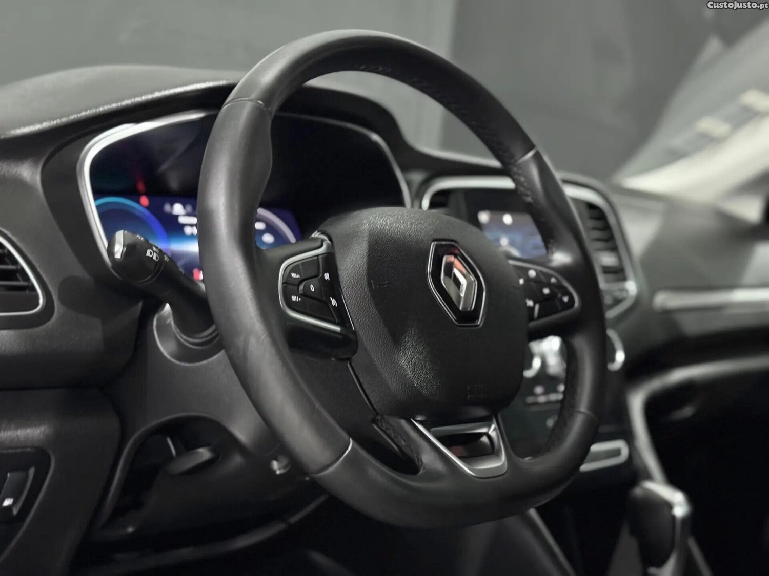 Renault Mégane E-TECH PLUG-IN HYBRID - 22 — photo 5
