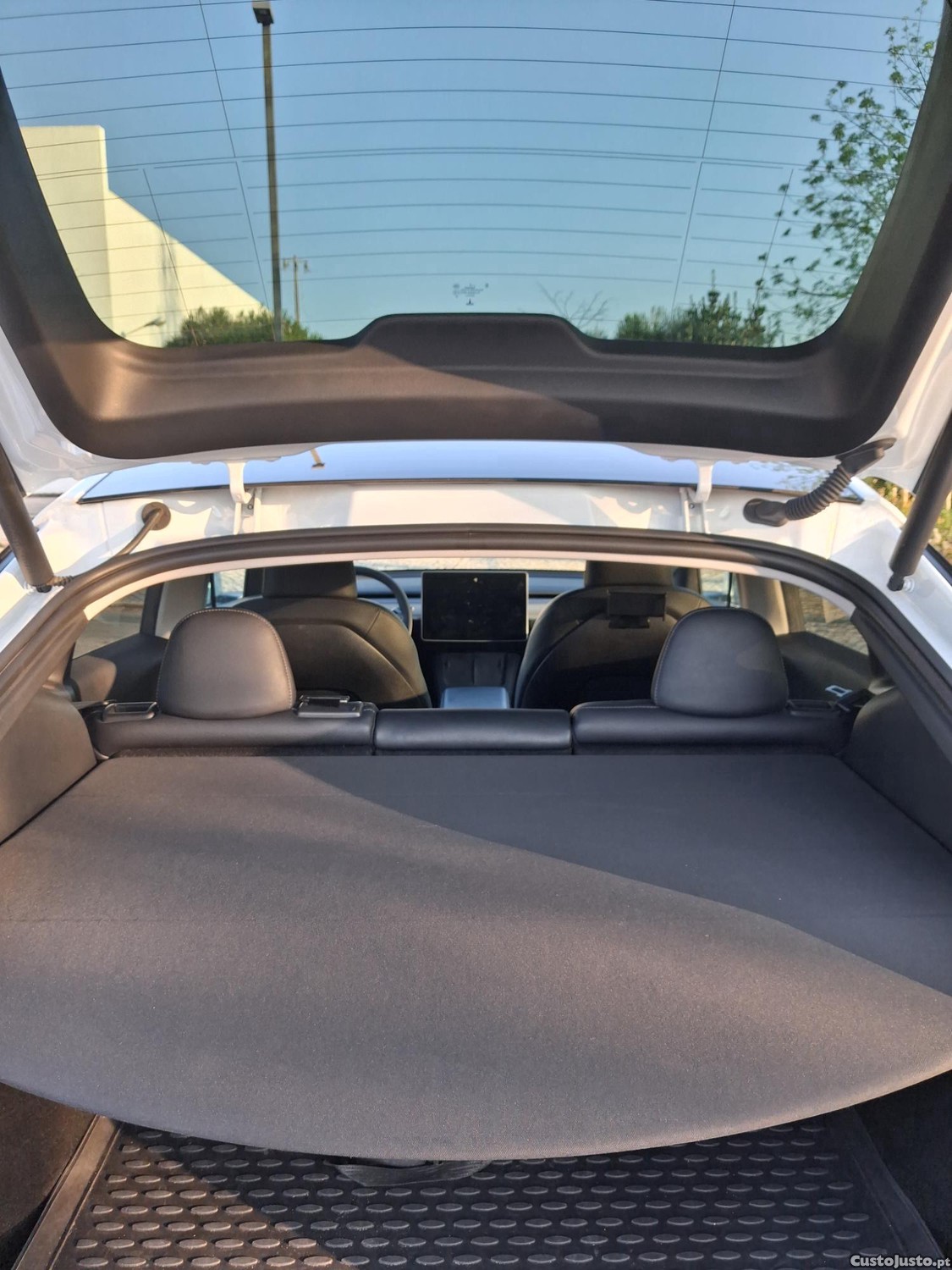 Tesla Model Y RWD — fotografia 5