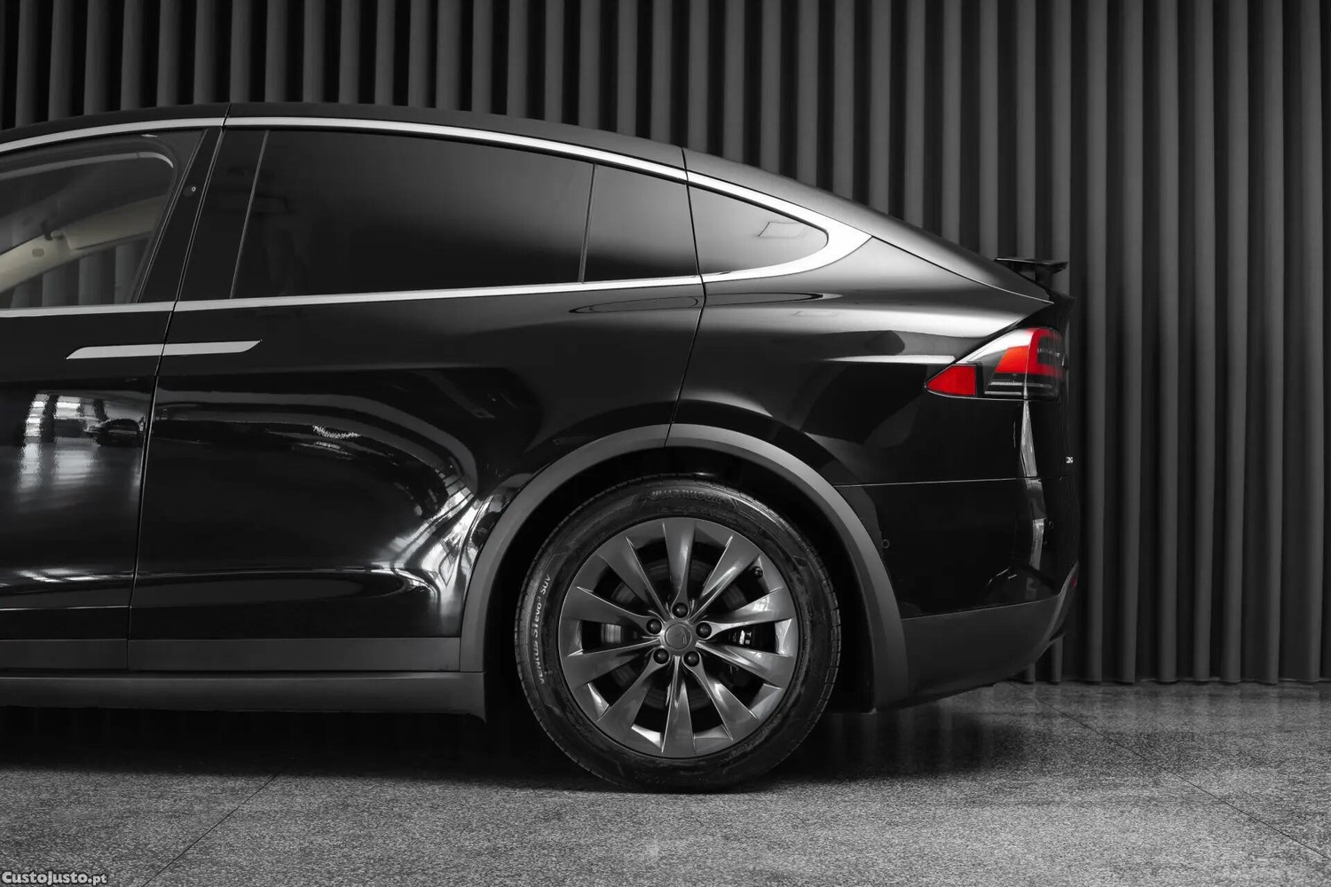 Tesla Model X 90D - 17 — photo 5