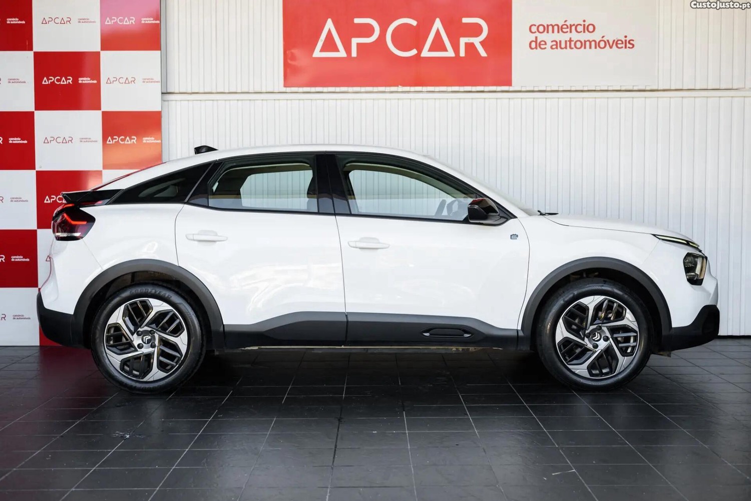 Citroën e-C4 50 kWh Autonomia Conforto Plus - 24 — photo 2