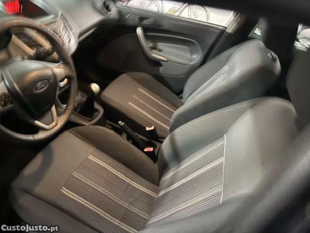 Ford Fiesta 1.4 tdci — fotografia 4