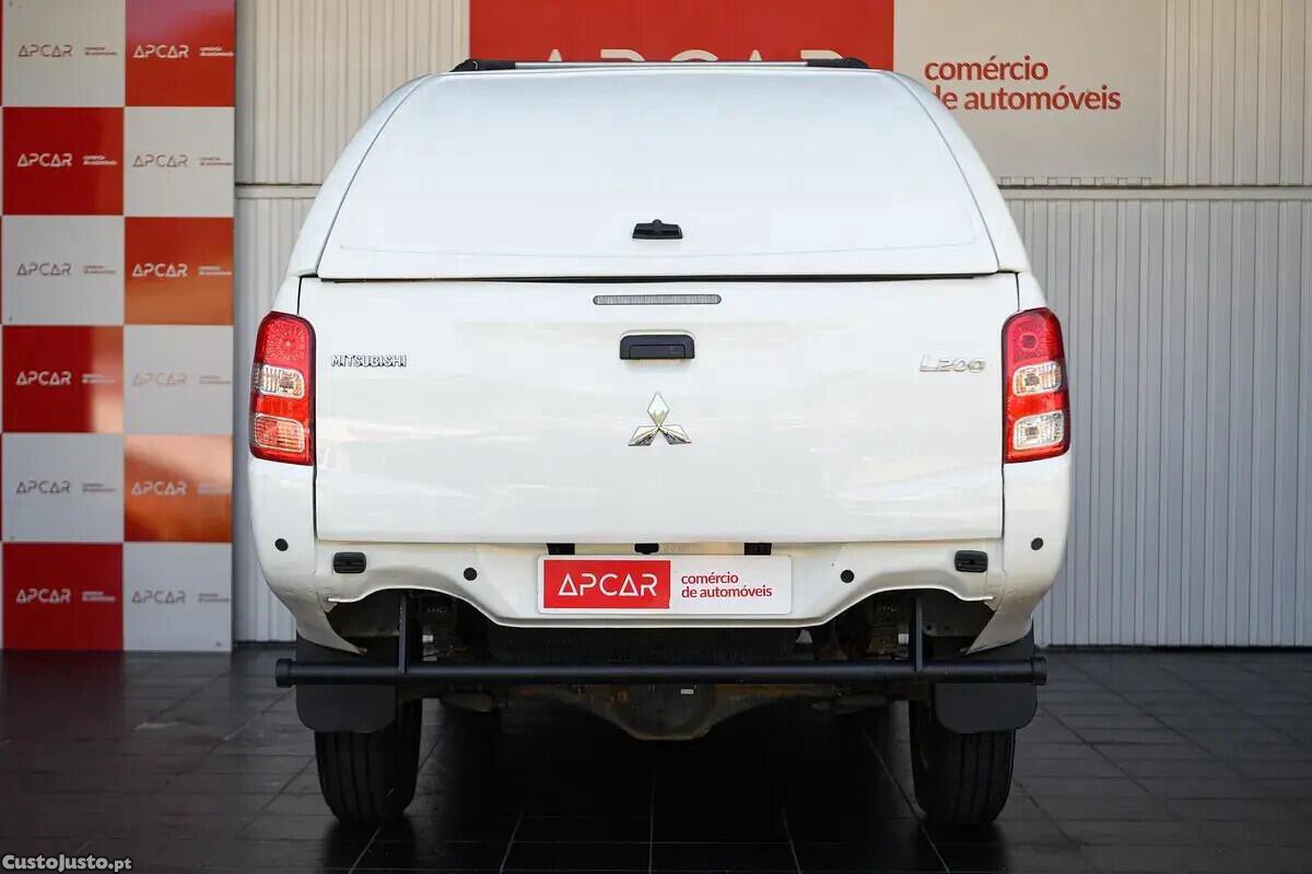 Mitsubishi L200 2.4 DI-D Club Invite Strakar Look 4WD - 18 — photo 4