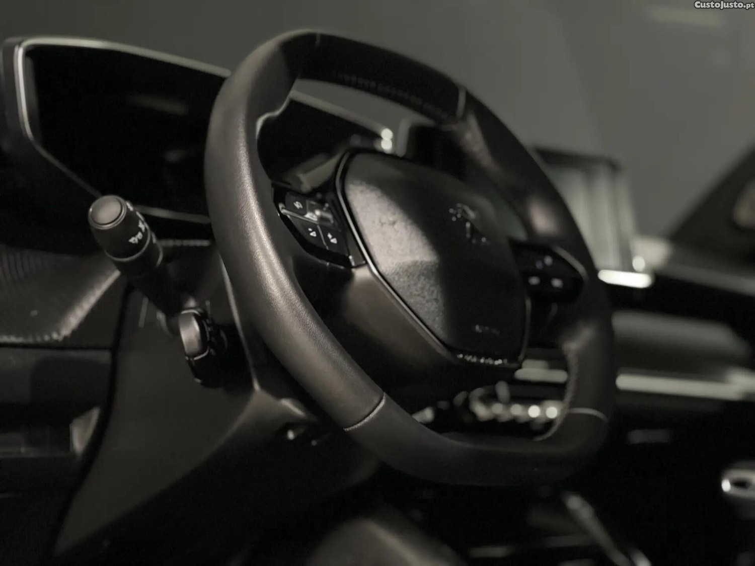 Peugeot 2008 1.2 PureTech Allure — photo 5