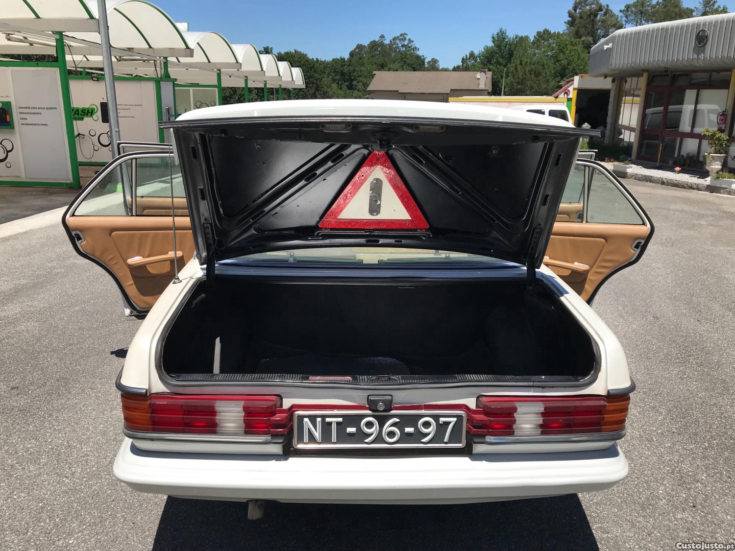 Mercedes-Benz E 250 Sedan - 81 foto 4