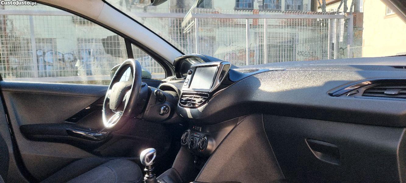 Peugeot 208 1.5 HDI 100cv Signature — fotografia 5