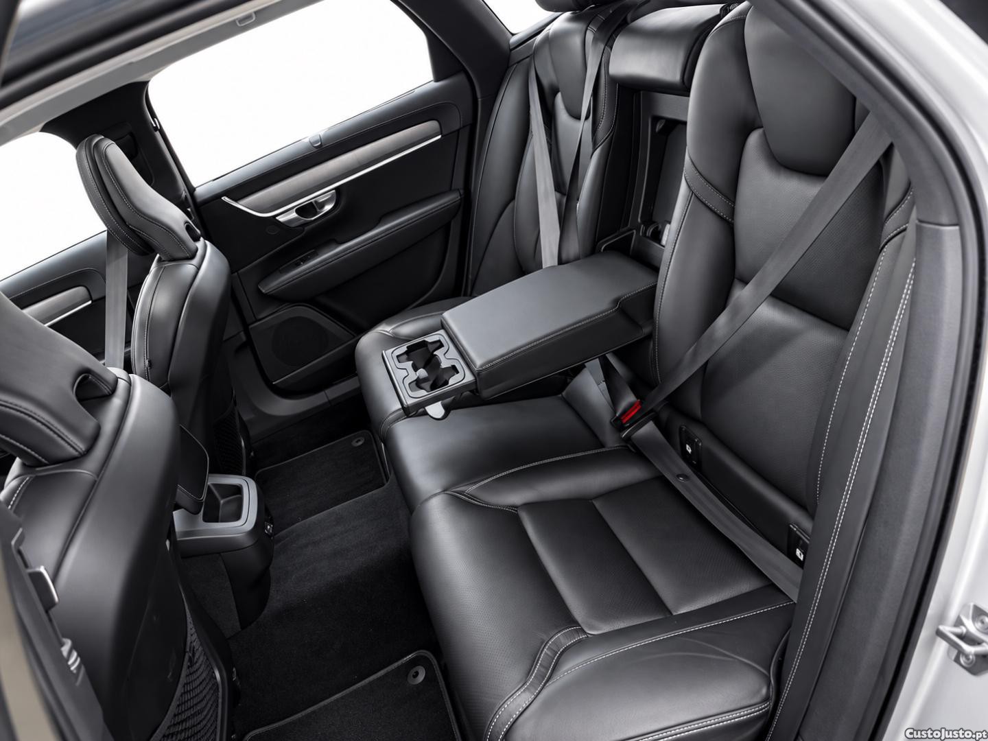 Volvo V90 B5 235CV MHEV AWD PLUS DARK (AUTO) - 22 — photo 5