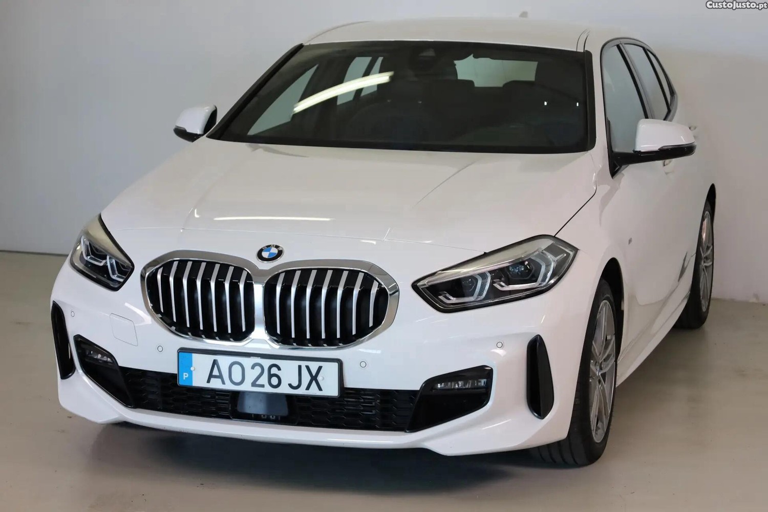 BMW 116 d Pack Desportivo M - 22 — photo 3