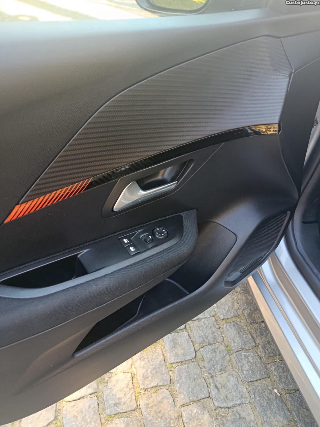 Peugeot 208 1.2 Pure Tech Active — fotografia 3