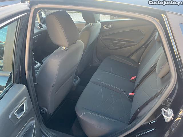 Ford Fiesta 1.5 TDCI — fotografia 5