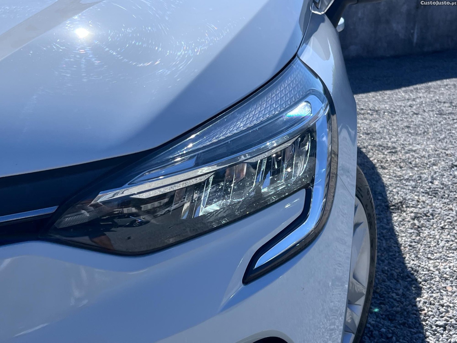 Renault Clio Híbrido - 22 — photo 2