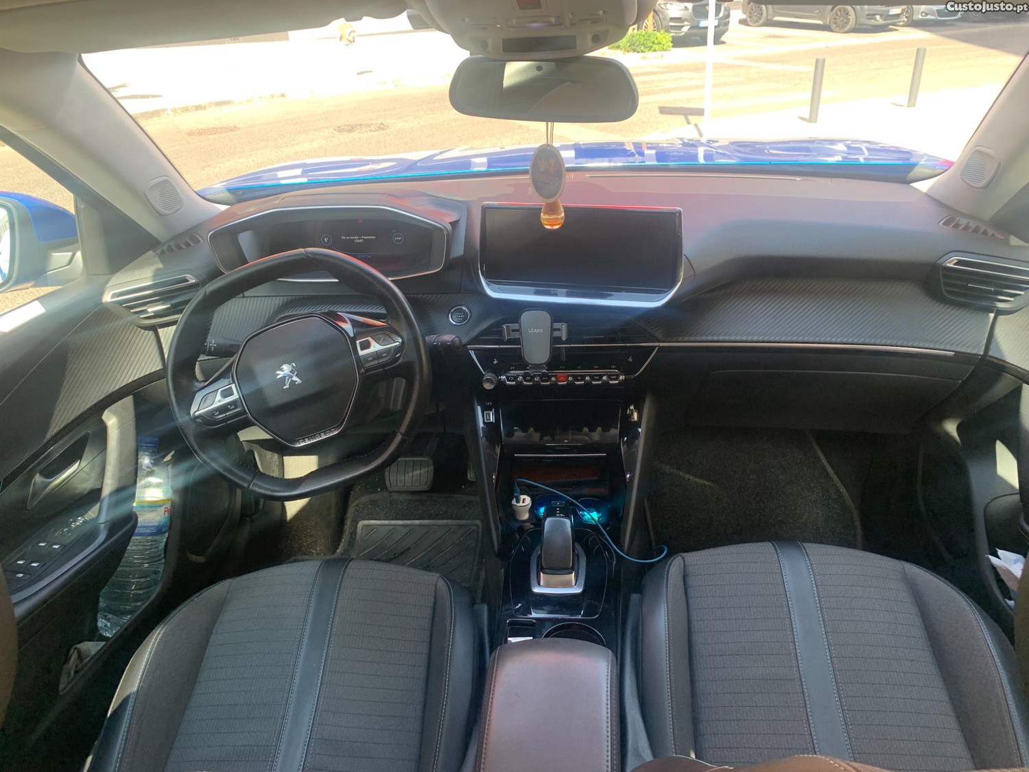 Peugeot e-2008 Allure+ Pack — fotografia 4