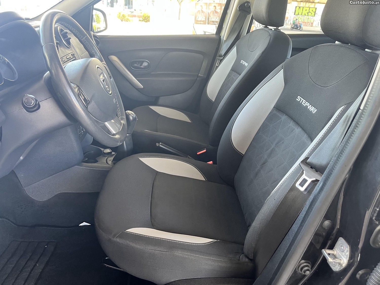 Dacia Sandero 0,9 Tce Stepway — fotografia 4