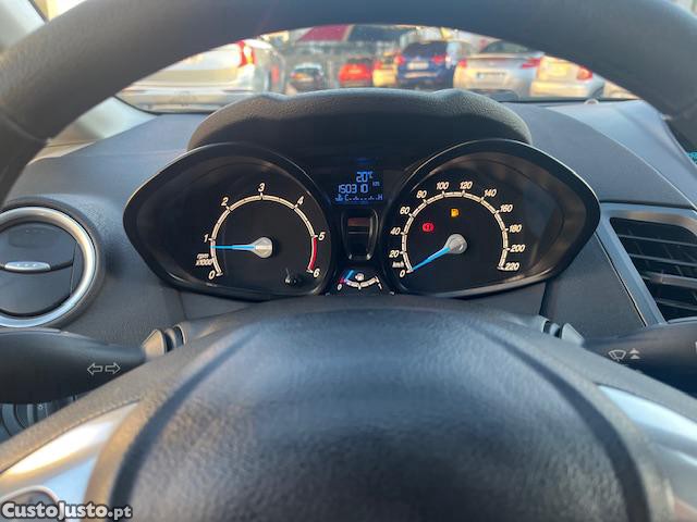 Ford Fiesta 1.5 TDCI — fotografia 8
