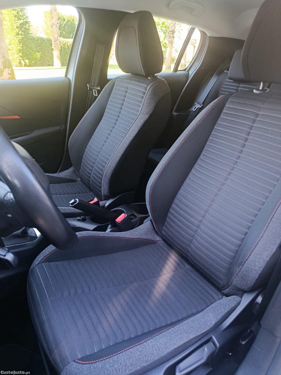 Peugeot 208 1.2 Pure Tech Active — fotografia 4