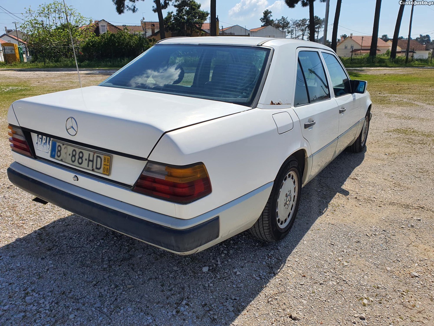 Mercedes-Benz 300 E — fotografia 8