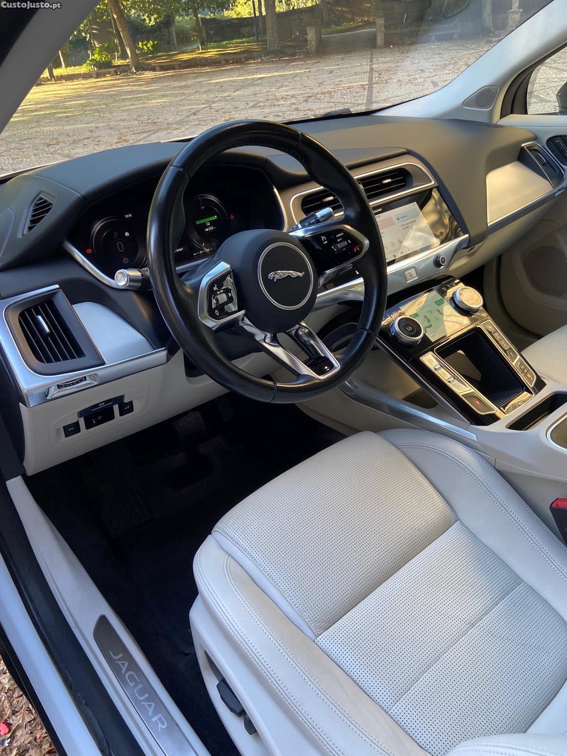 Jaguar I-Pace EV400 AWD SE — fotografia 2