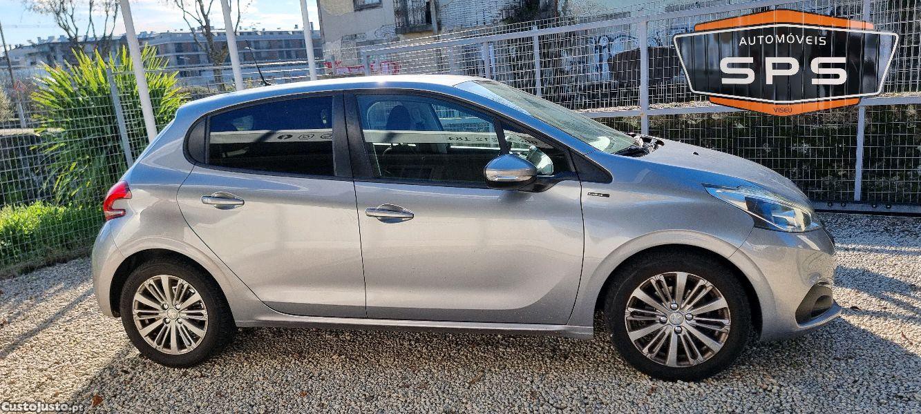 Peugeot 208 1.5 HDI 100cv Signature — fotografia 9