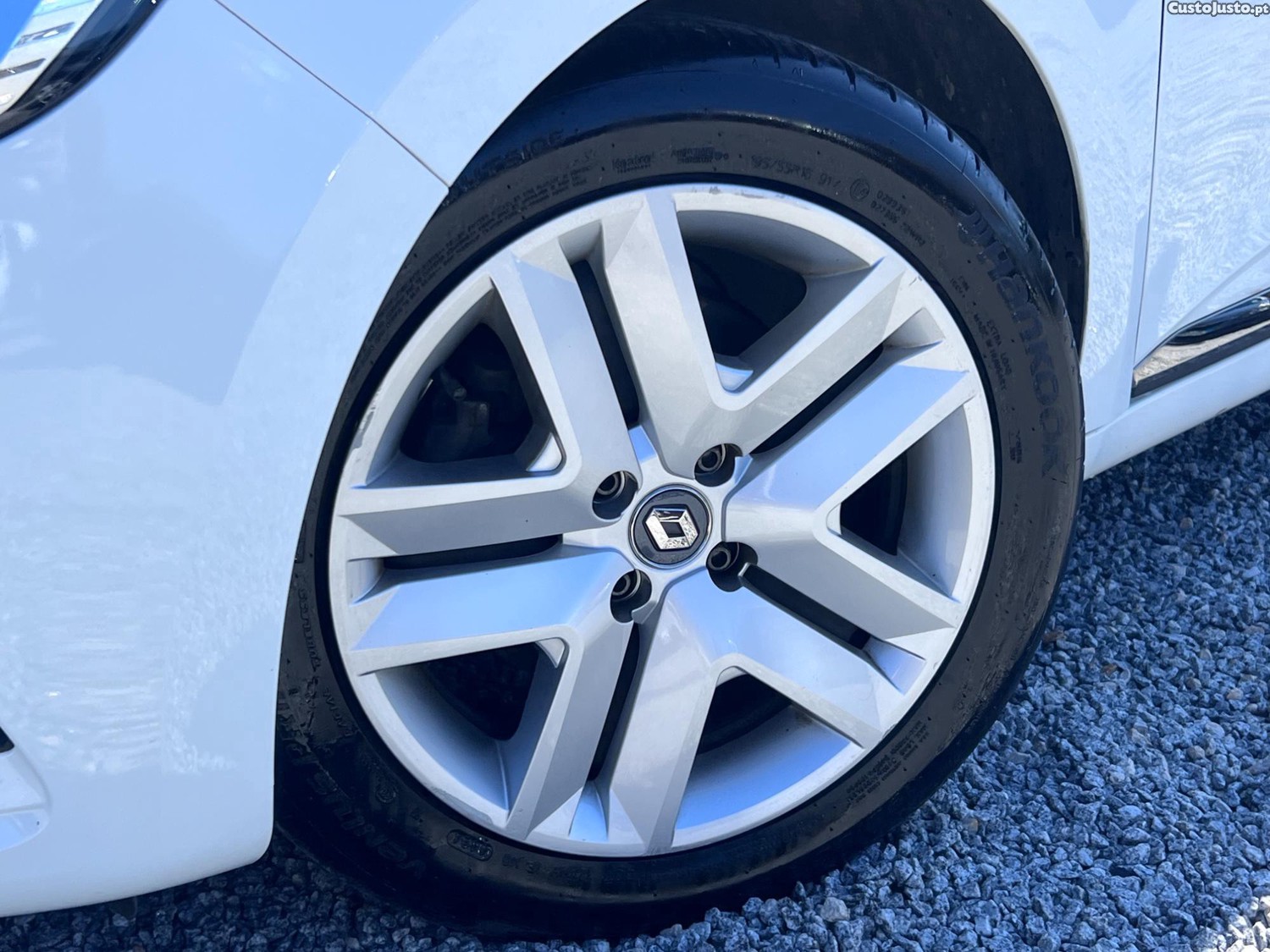 Renault Clio Híbrido - 22 — photo 4