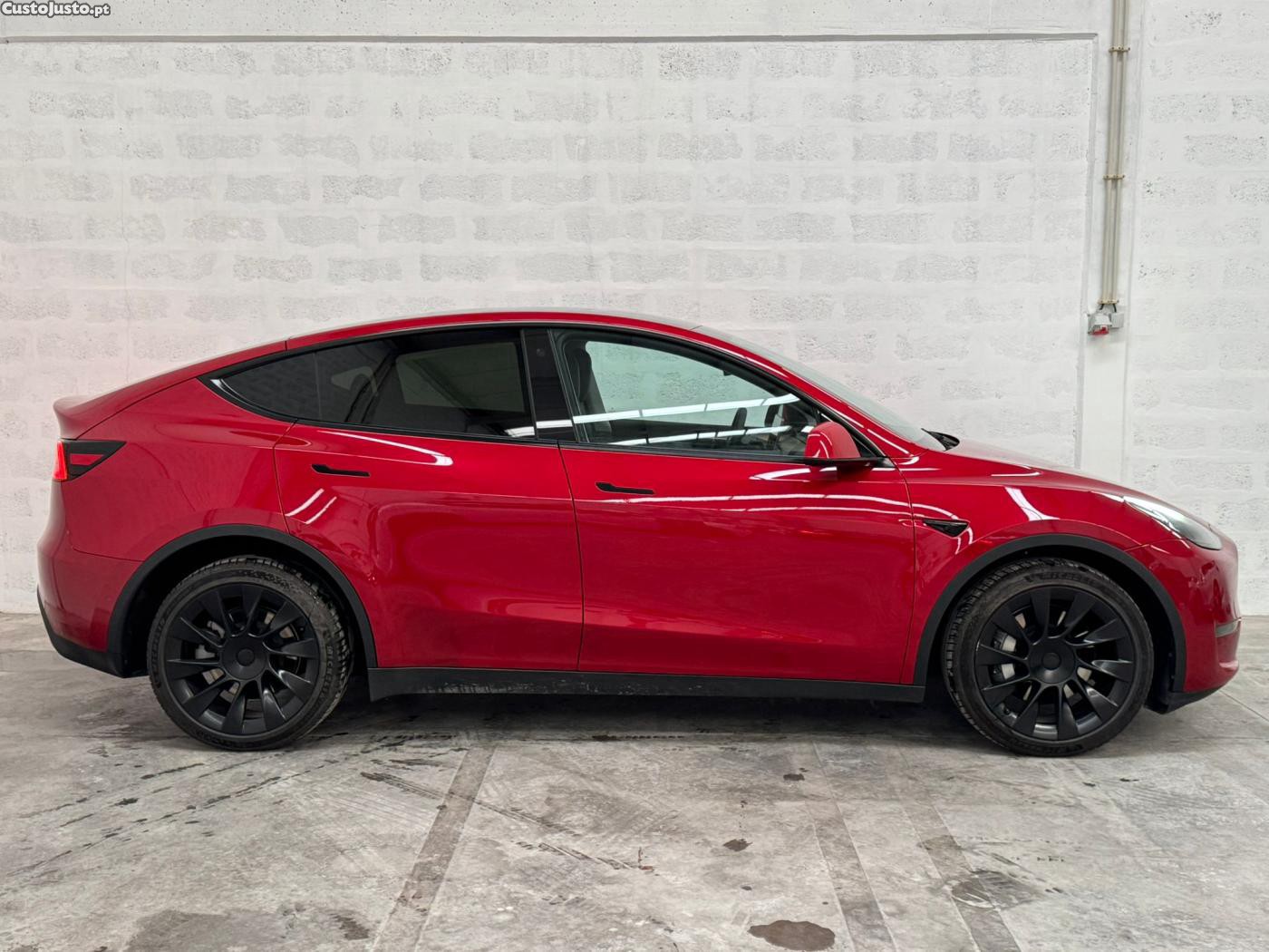 Tesla Model Y Long Range Tração — fotografia 23
