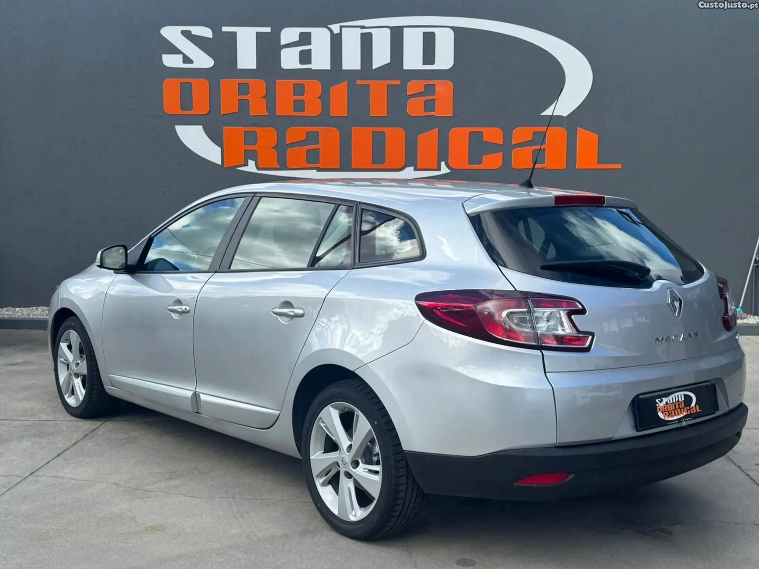 Renault Mégane 1.5 dCi Confort - 14 — photo 4