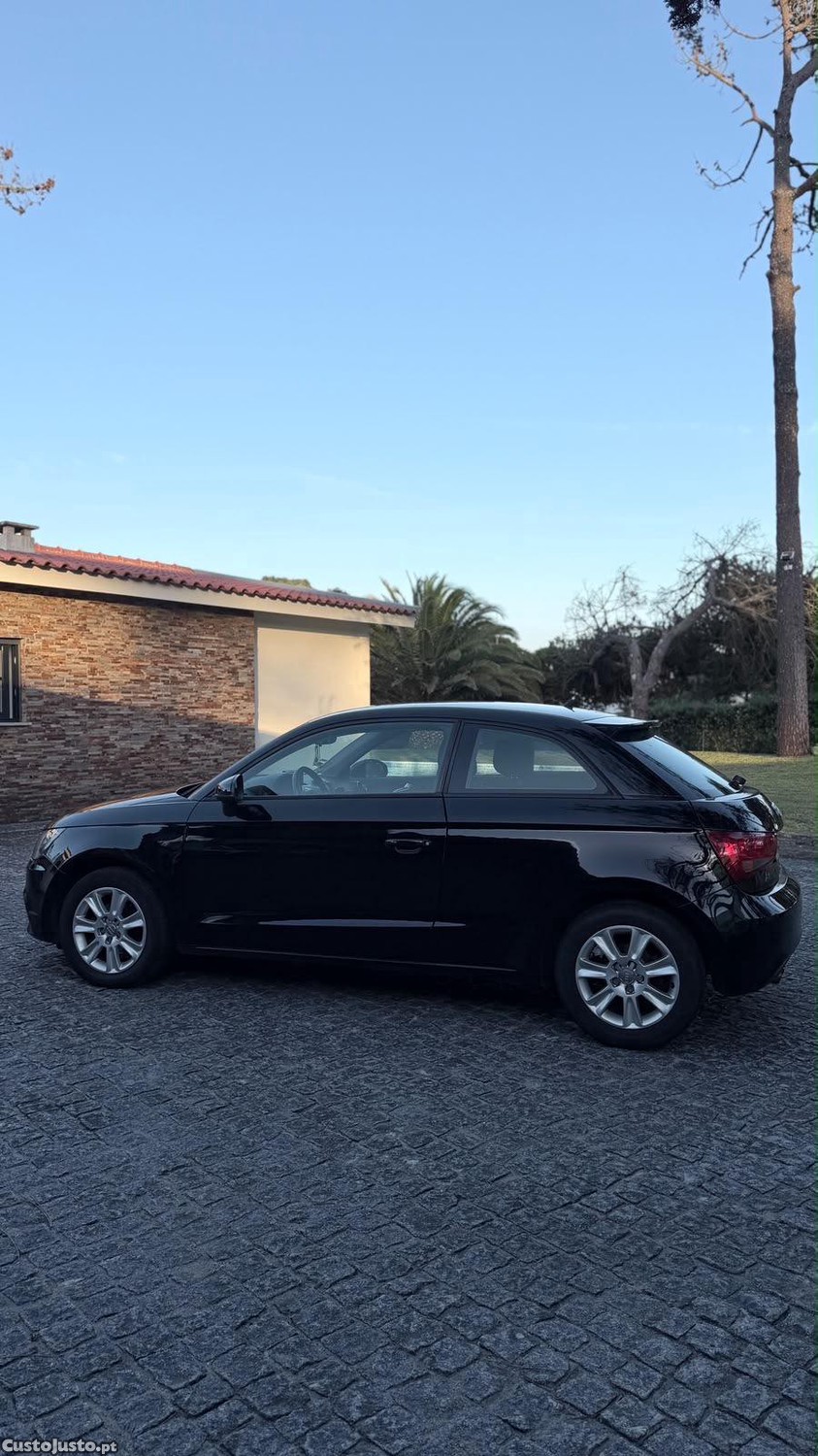Audi A1 1.6 tdi - 90cv — photo 3