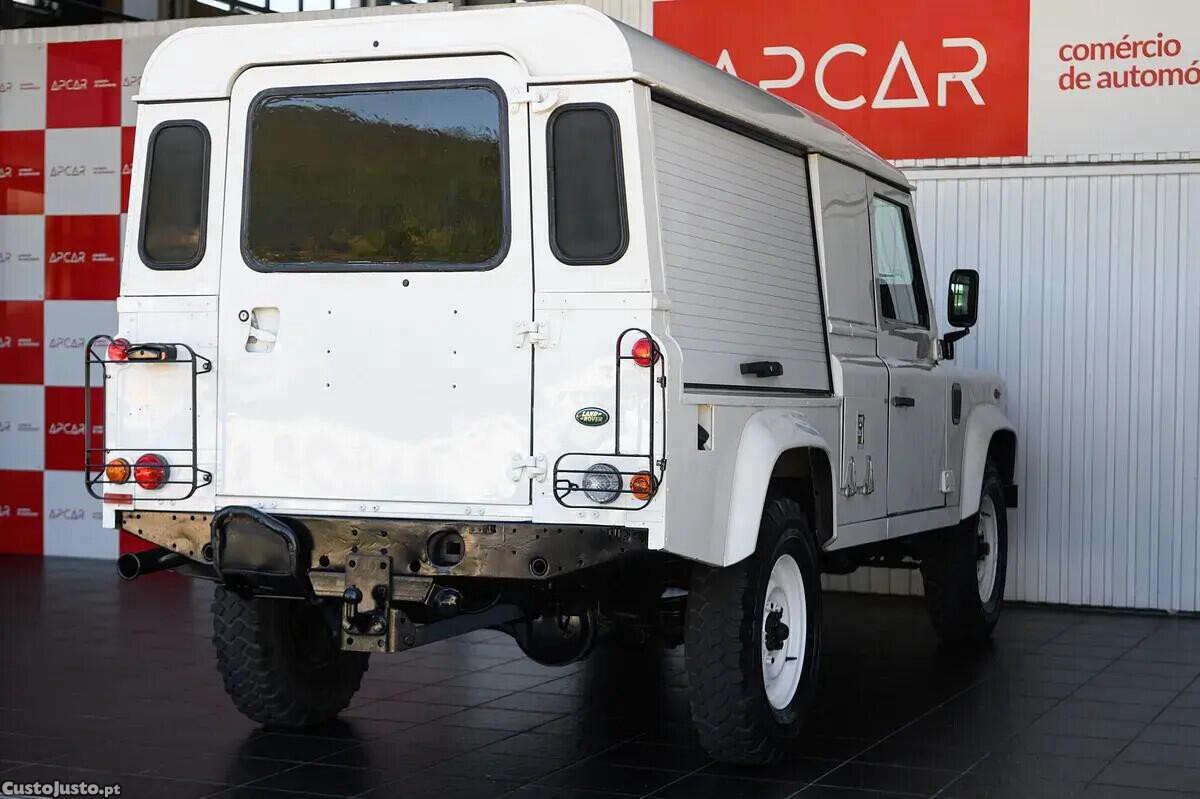 Land Rover Defender 110 2.5 Td5 E - 07 — photo 3