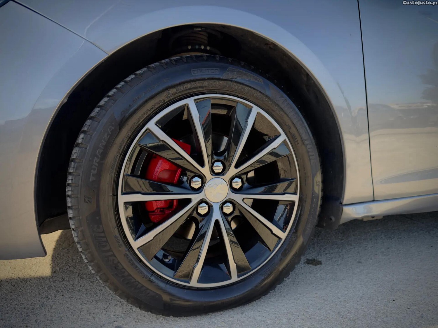 Peugeot 308 1.2 PureTech Allure EAT8 — photo 4