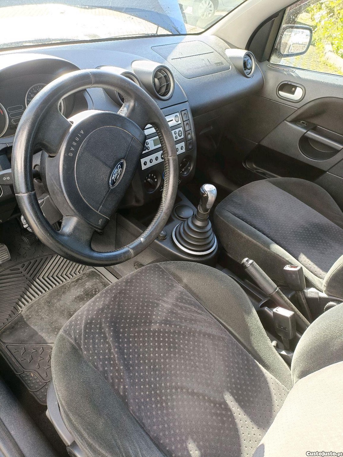 Ford Fiesta 1.4 hdi — fotografia 3