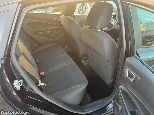 Ford Fiesta 1.5 TDCI — fotografia 2