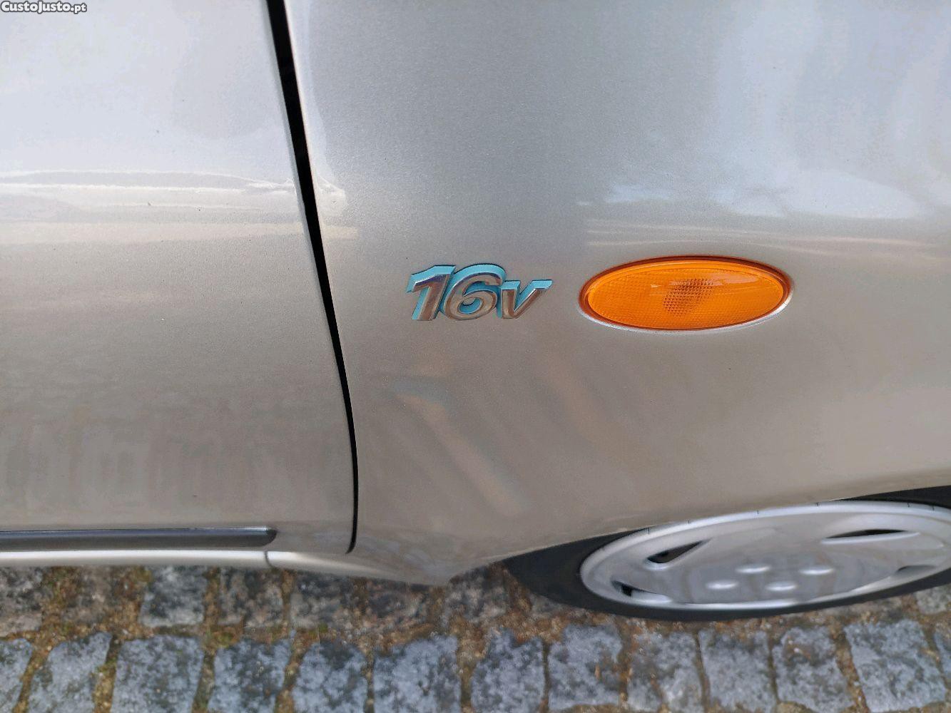 Fiat Punto 16 V stile — fotografia 10