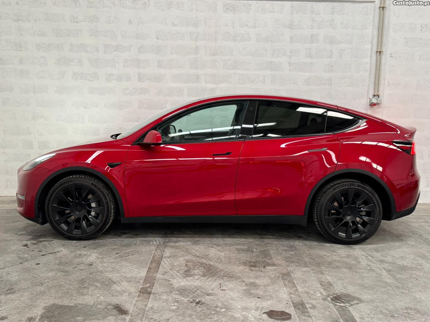 Tesla Model Y Long Range Tração — fotografia 17