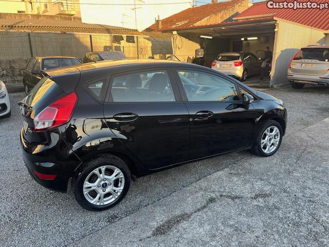 Ford Fiesta 1.5 TDCI — fotografia 10