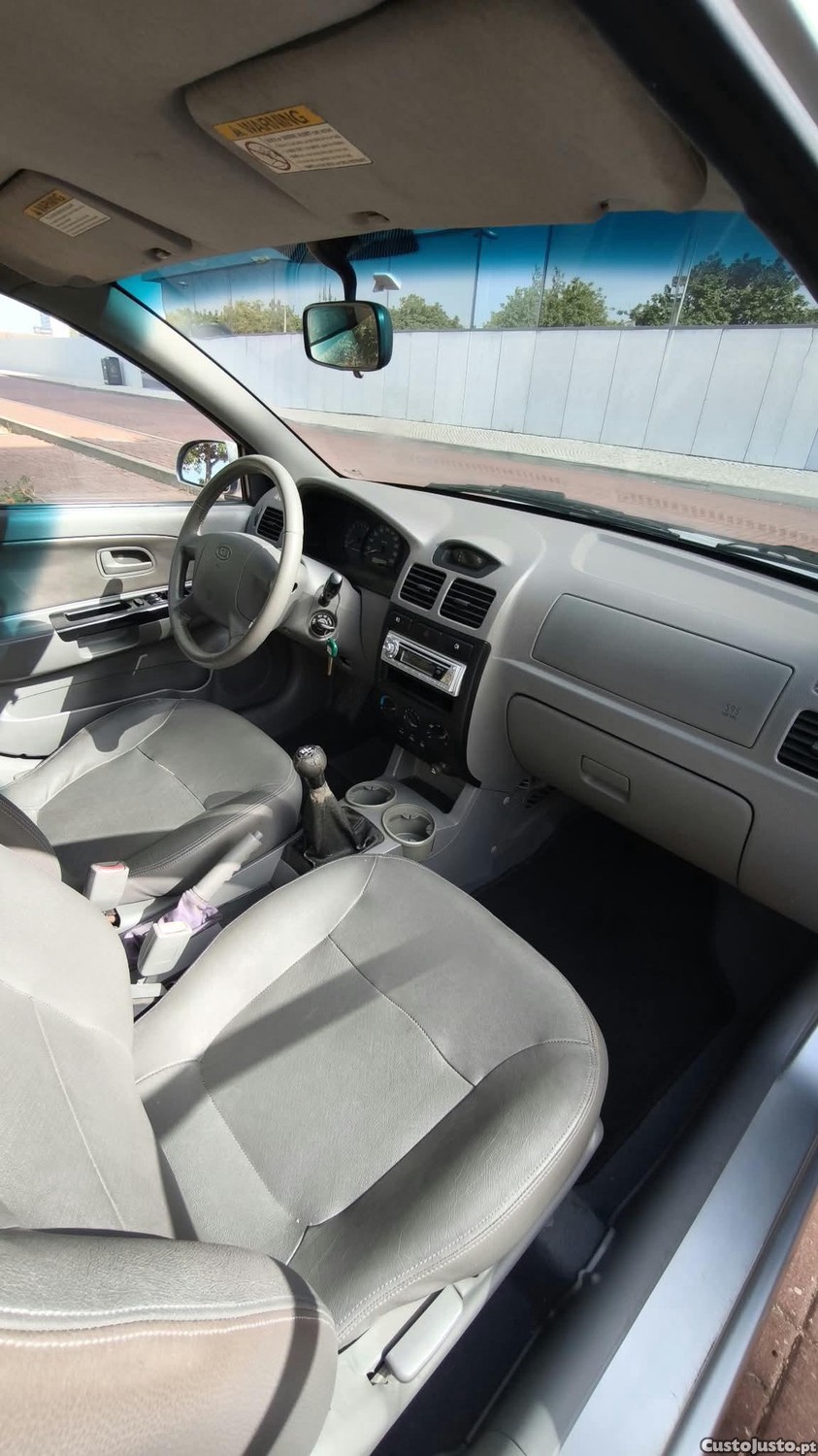 Kia Rio 1.4 gasolina — fotografia 6