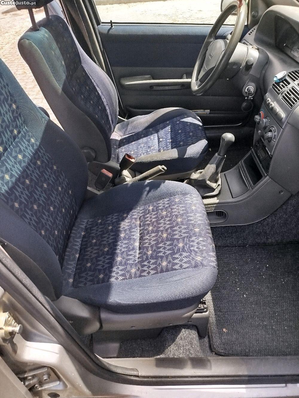 Fiat Punto 16 V stile — fotografia 5