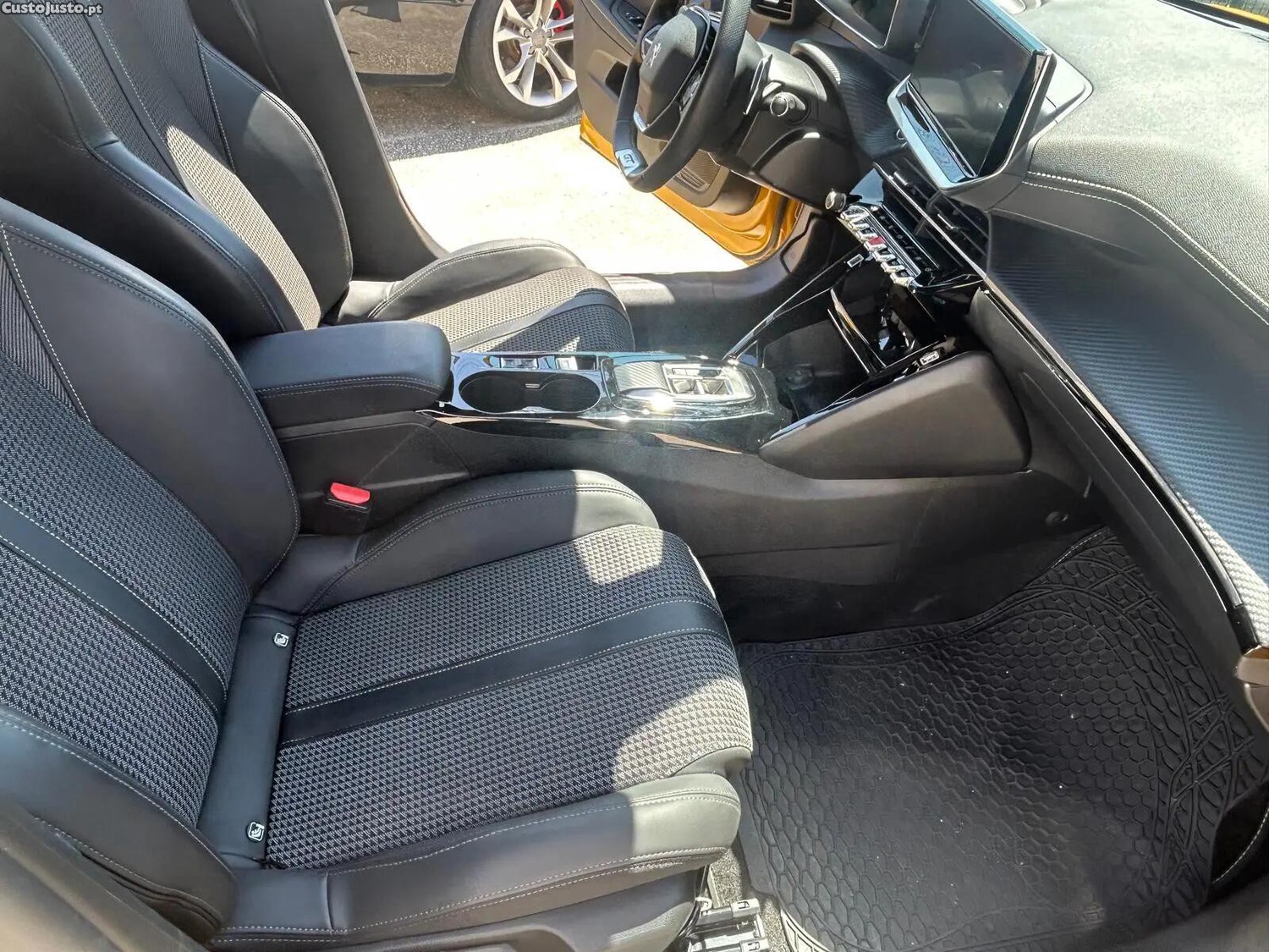 Peugeot 208 1.2 PureTech GT EAT8 — fotografia 12